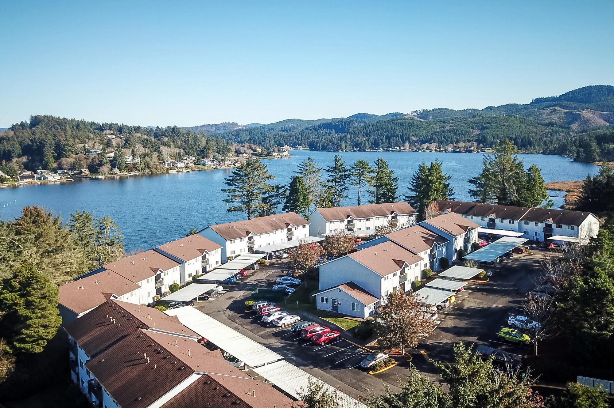 Aerial view of Lakepointe Apartments with Devils Lake
